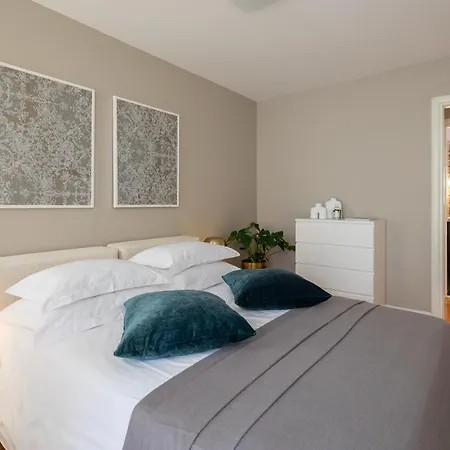 Royal Palms Luxury Apartment *